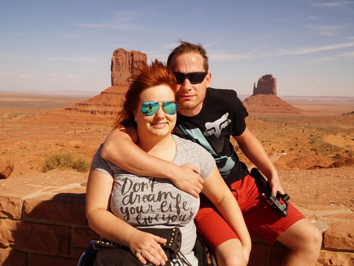 Míša a Lukáš na výletě v Monument Valley.